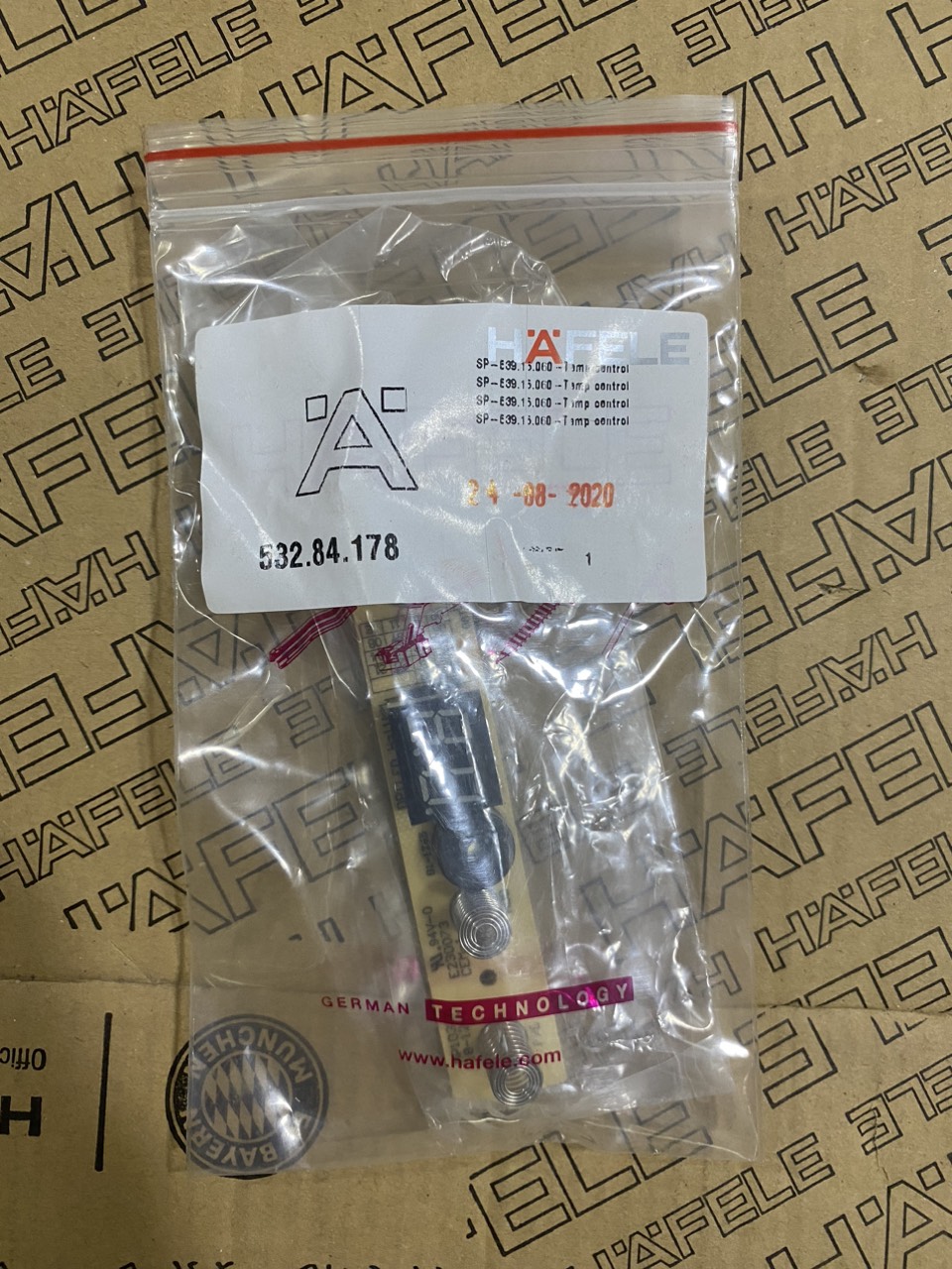 BOARD HIỂN THỊ TỦ RƯỢU 12 CHAI HAFELE 539.15.060(532.84.178)