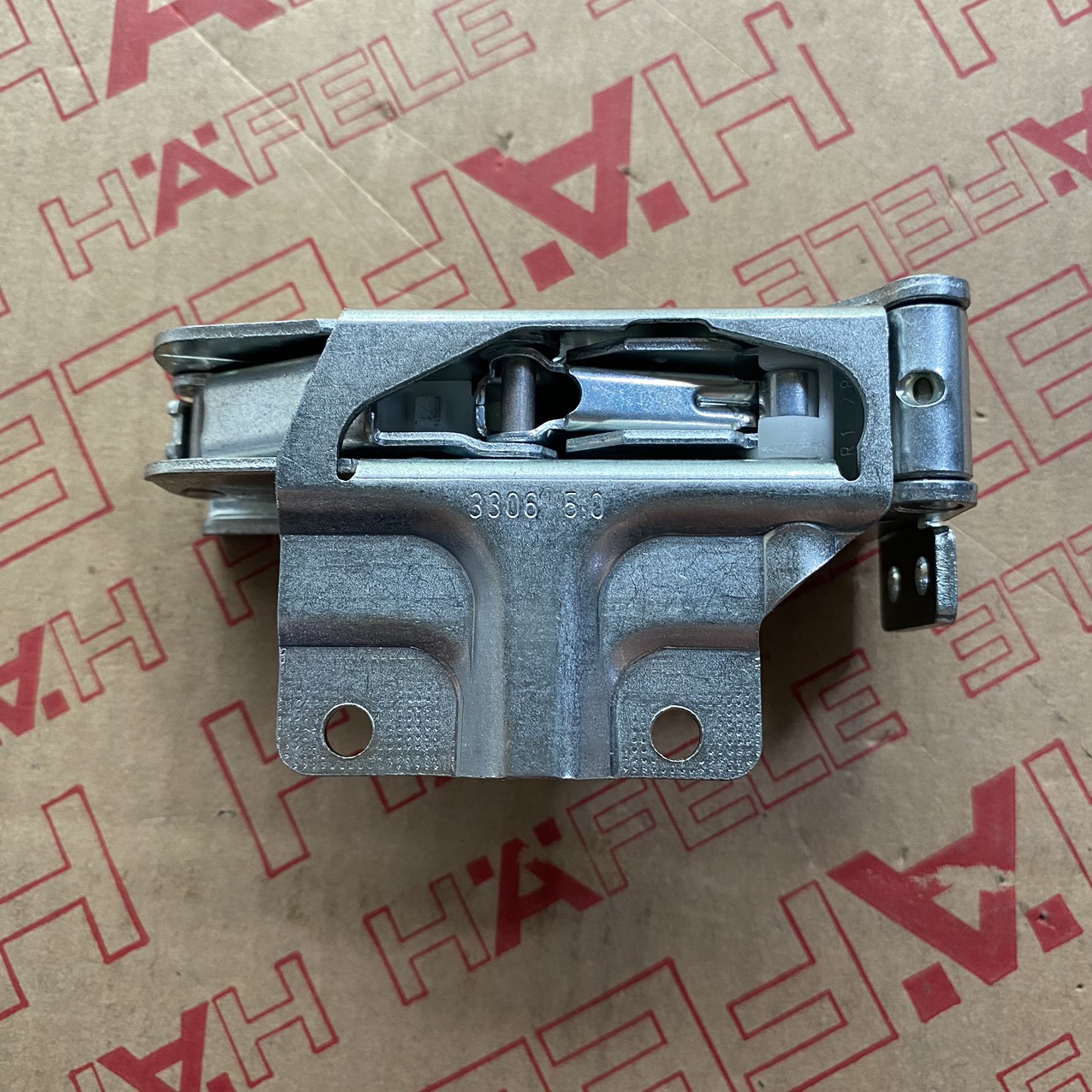 BẢN LỀ LẮP TRONG CỬA TỦ LẠNH 532.87.330