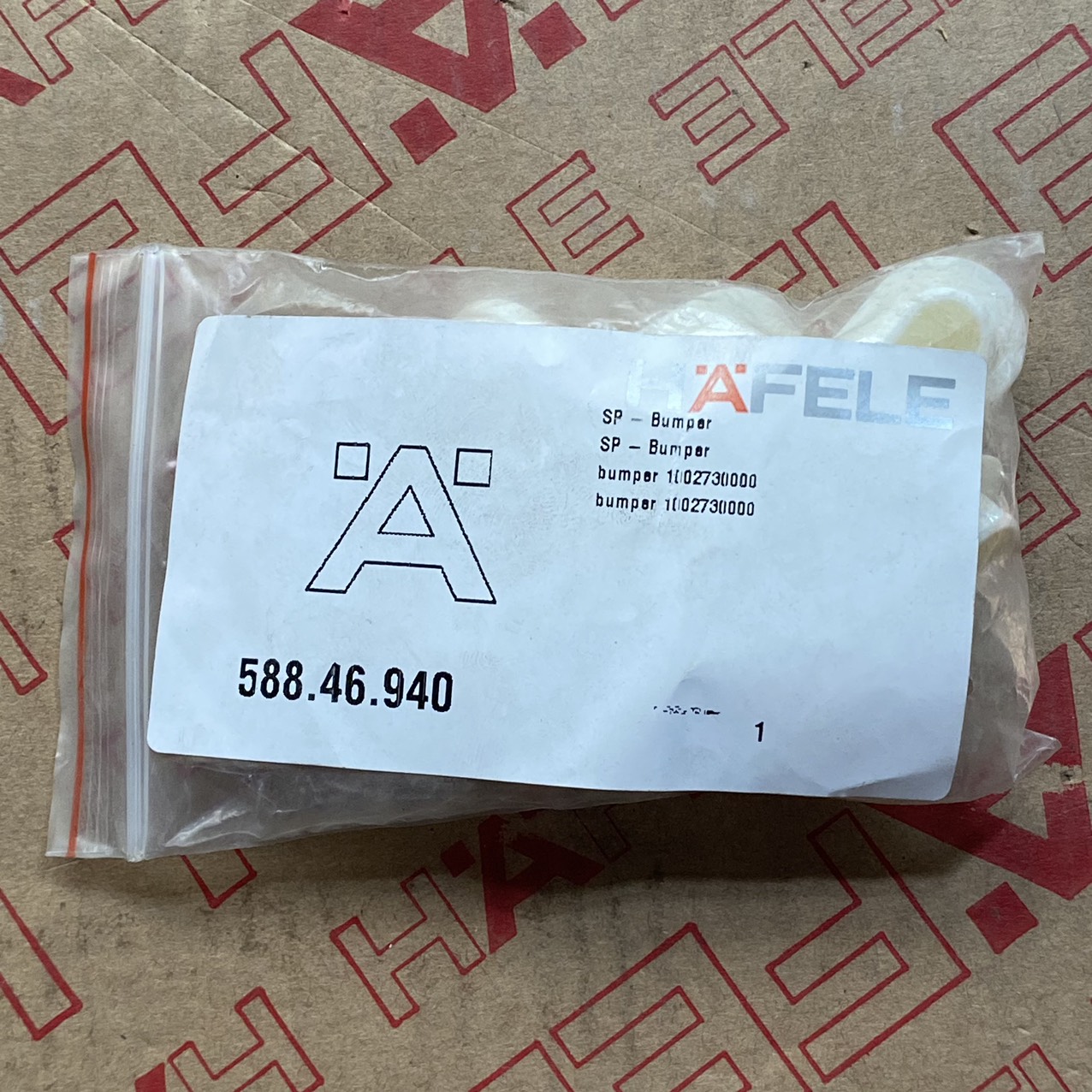 BỊT VÍT GIẢM CHẤN TRÊN NẮP BỒN CẦU 588.46.940